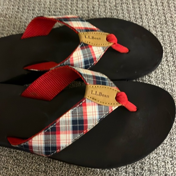 Size 9 women's LL Bean flip flop in great condition. Red, white, and blue plaid. - Picture 3 of 3